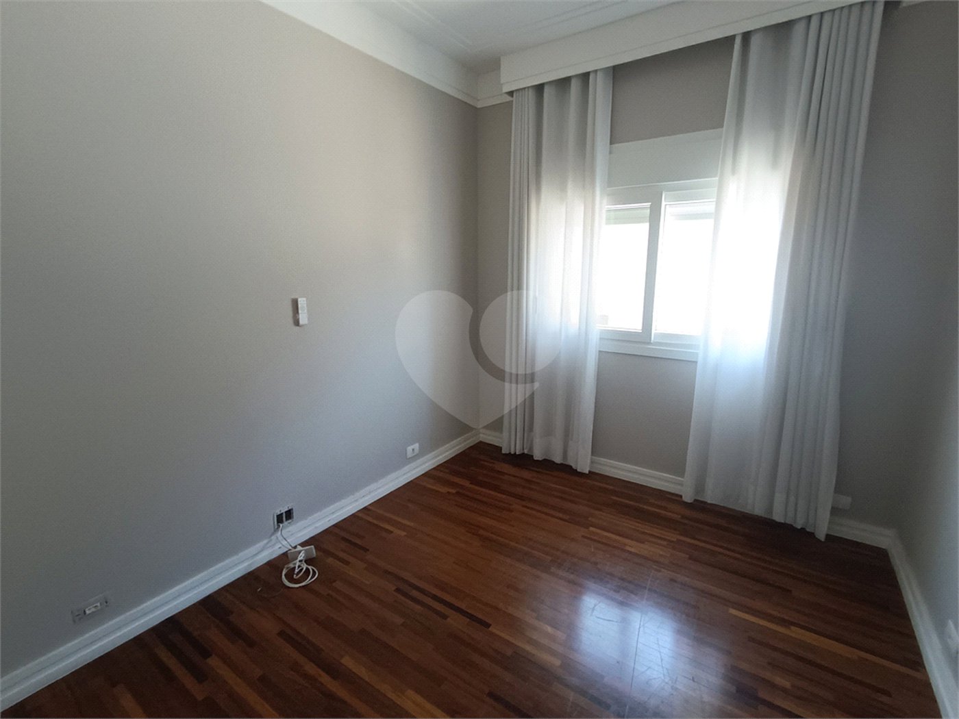 Casa à venda com 4 quartos, sendo 2 suítes, no condomínio Terras de Santa Adélia, Vargem Grande Paulista - SP