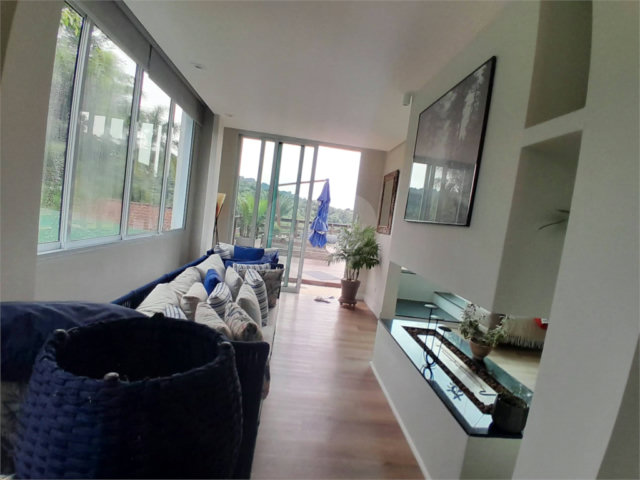 Casa à venda com 3 quartos, sendo 1 suíte,  no condomínio Alpes da Cantareira, Mairiporã - SP