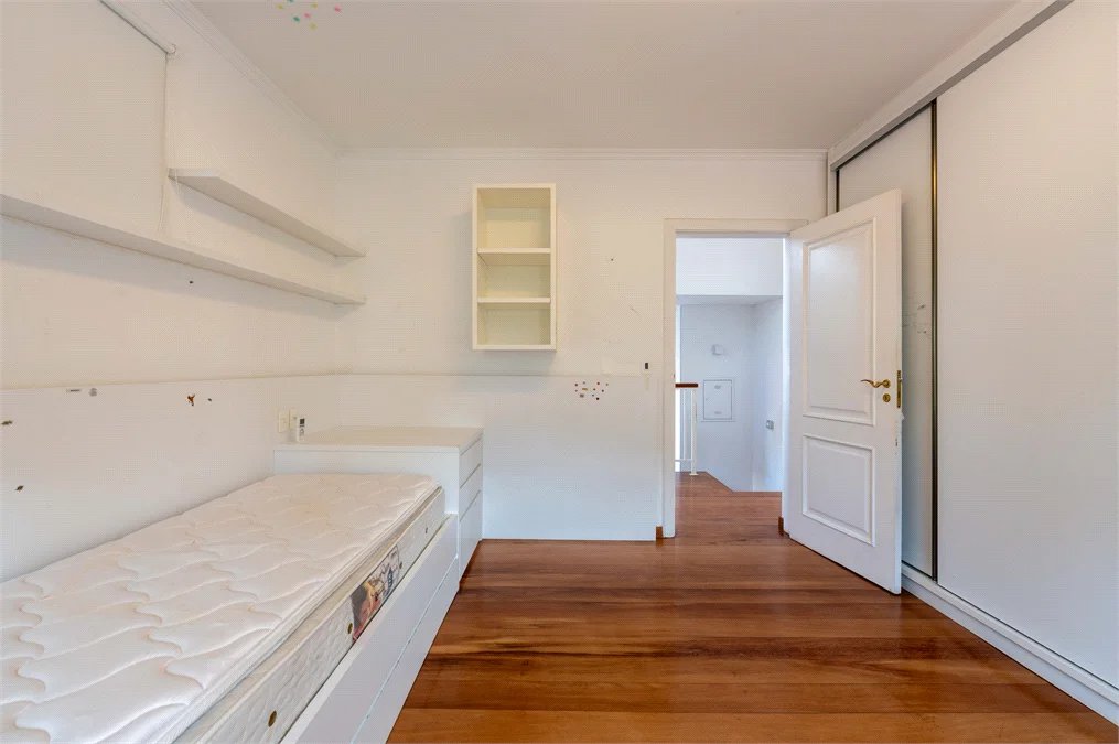 Casa à venda com 6 quartos, sendo 4 suítes,  em Morumbi, São Paulo, SP