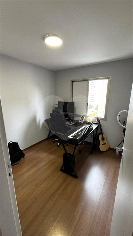 Apartamento à venda na Vila Mariana, reformado,com 71m² com 2 dormitórios e 1 vaga,Aceita e estuda Permuta ( sujeito a avaliação).