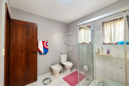 Sobrado com cinco quartos sendo 3 suites 4 vagas| R$ 3.300.000 no Alto da Boa Vista - São Paulo
