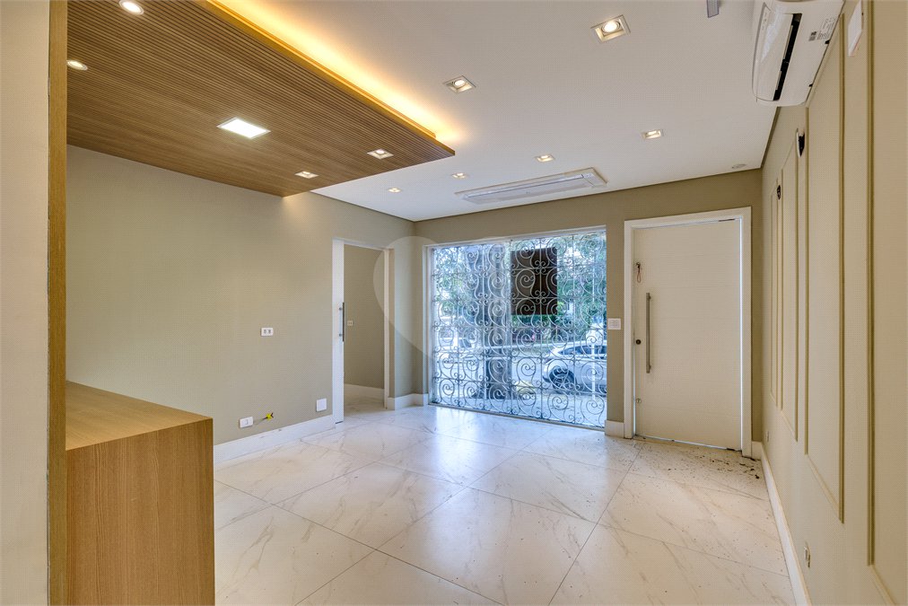 Casa à venda ou para alugar com 12 quartos, sendo 2 suítes, em Alto da Boa Vista, São Paulo, SP