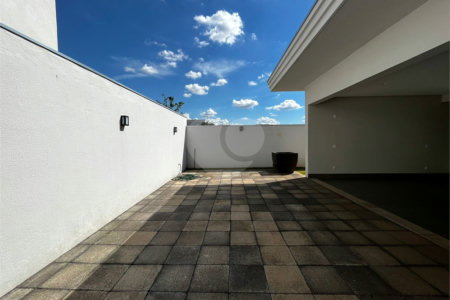 Casa à venda com 4 quartos, sendo 2 suítes,  no condomínio Florais Itália, Cuiabá - MT