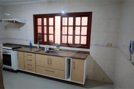 Casa à venda com 3 quartos, sendo 1 suíte, no condomínio Residencial Gabriela, São Paulo - SP