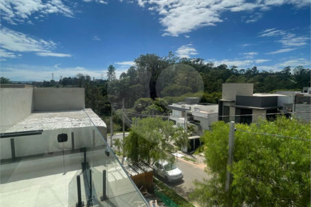 Sobrado à venda com 3 suítes em Cézar de Souza, Mogi das Cruzes, SP