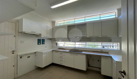 Sobrado à venda ou para alugar com 4 quartos, sendo 1 suíte,  em Santo Amaro, São Paulo, SP