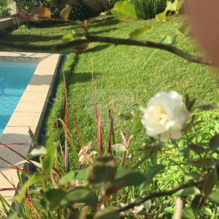 Casa à venda com 5 quartos, sendo 4 suítes, no condomínio Jardim Vitória Régia, São Paulo - SP