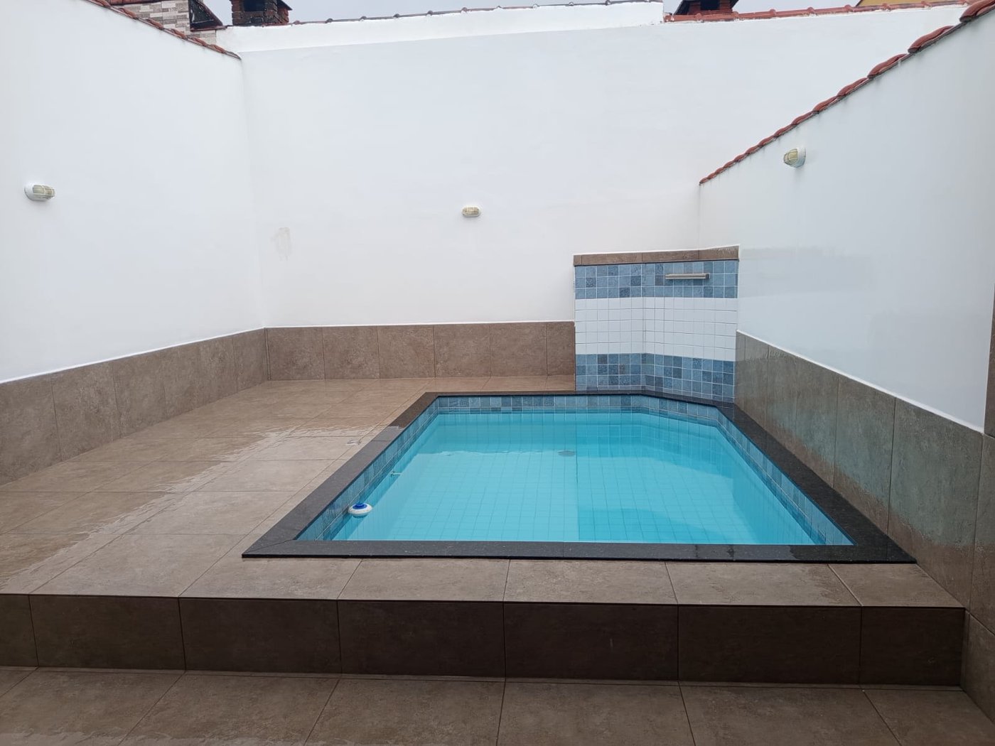 🌊✨ Oportunidade Única na Praia Grande – Casa Nova com Piscina a Apenas 390m do Mar! ✨🌊
