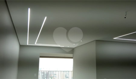 Apartamento à venda com 3 quartos, sendo 1 suíte,  em Chácara Seis de Outubro, São Paulo, SP
