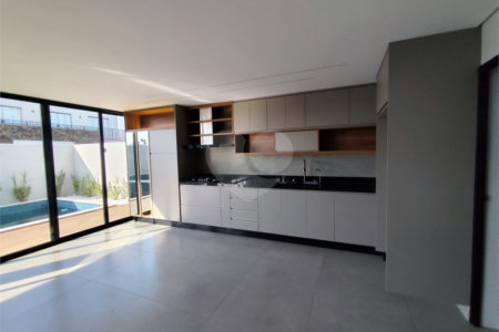 Casa à venda com 4 quartos, sendo 3 suítes,  no condomínio Residencial Golden Ville, Itapetininga - SP
