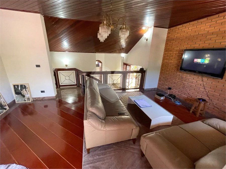 Casa à venda com 6 quartos, sendo 1 suíte, no condomínio Granja Olga I, Sorocaba - SP