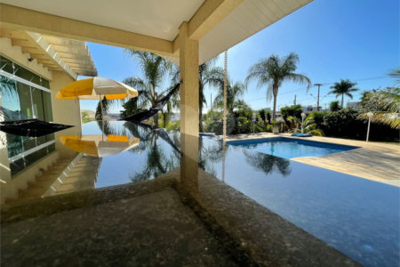 Casa à venda com 4 suítes no condomínio Haras Paineiras, Salto - SP