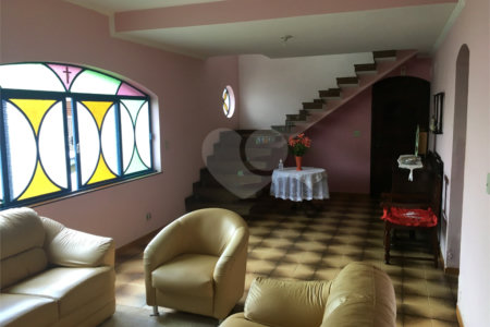 Casa à venda com 4 quartos, sendo 1 suíte, no Centro, Piracaia, SP