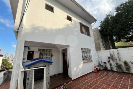 Sobrado à venda com 4 quartos, sendo 2 suítes,  em Vila Mariana, São Paulo, SP