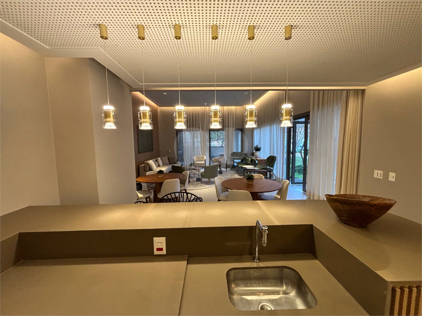 Apartamento à venda com 3 suítes em Moema, São Paulo, SP
