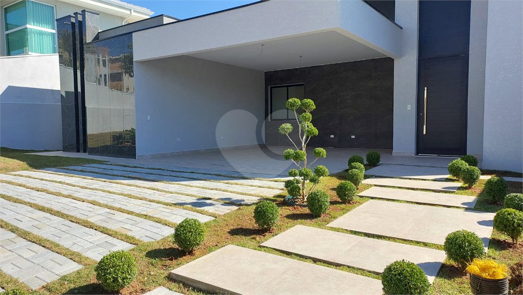 Casa à venda com 3 suítes no condomínio Shambala III, Atibaia - SP