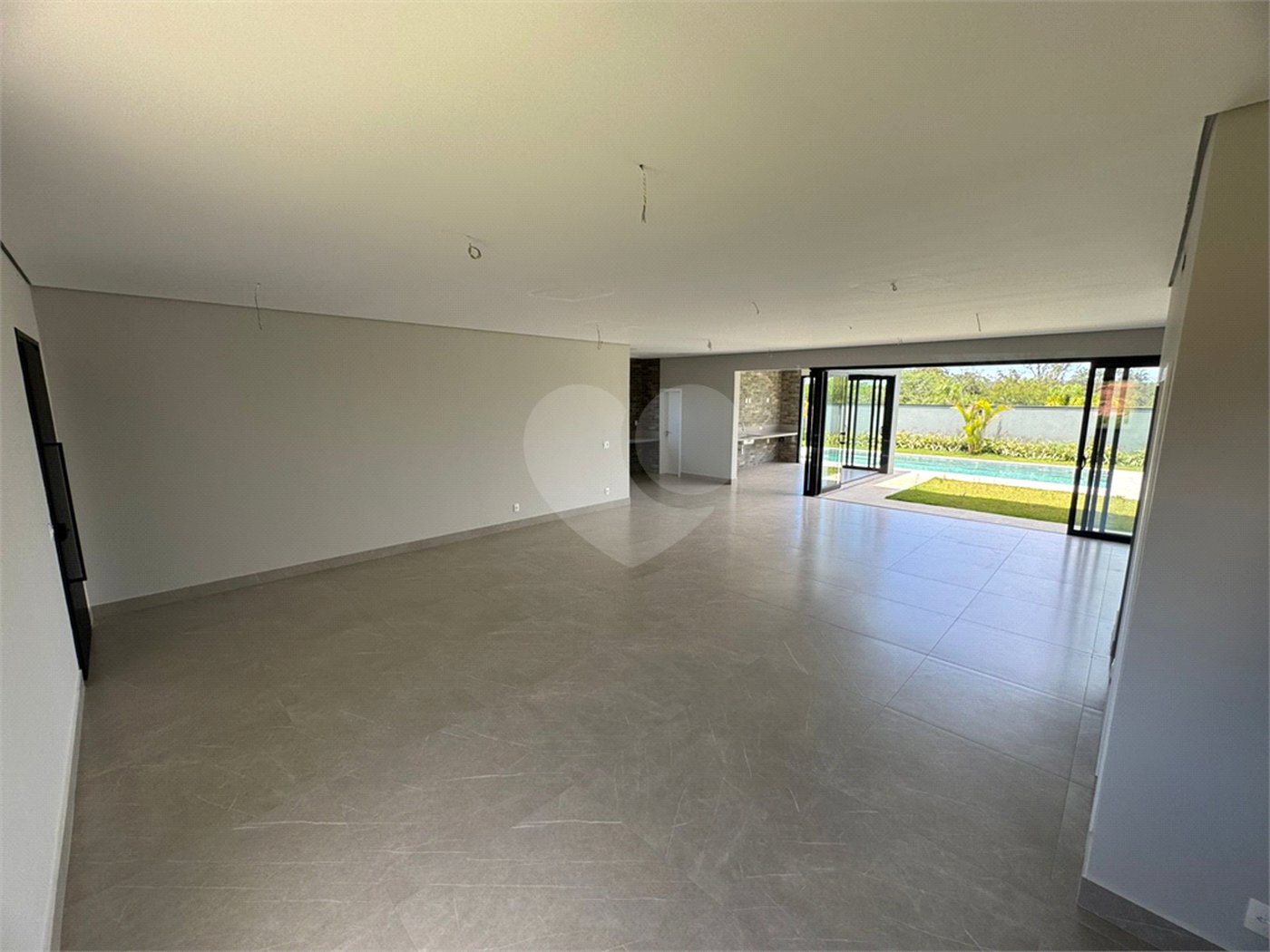Casa à venda com 4 suítes no condomínio Villas do Golf, Itu - SP