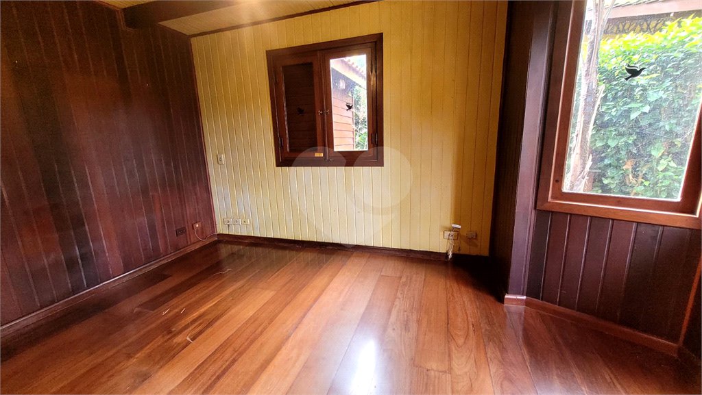 Casa à venda ou para alugar com 3 quartos, sendo 1 suíte, no condomínio Associação Reserva das Hortênsias, Mairiporã - SP