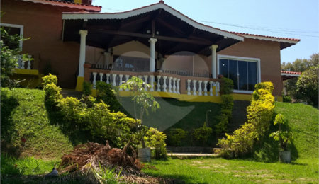 Chácara à venda com 4 quartos, sendo 2 suítes,  em Batatuba, Piracaia, SP