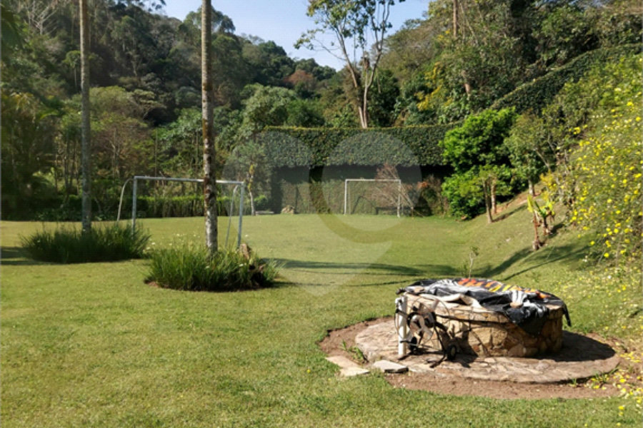 Sobrado à venda com 4 quartos, sendo 1 suíte, em Serra da Cantareira, Mairiporã, SP