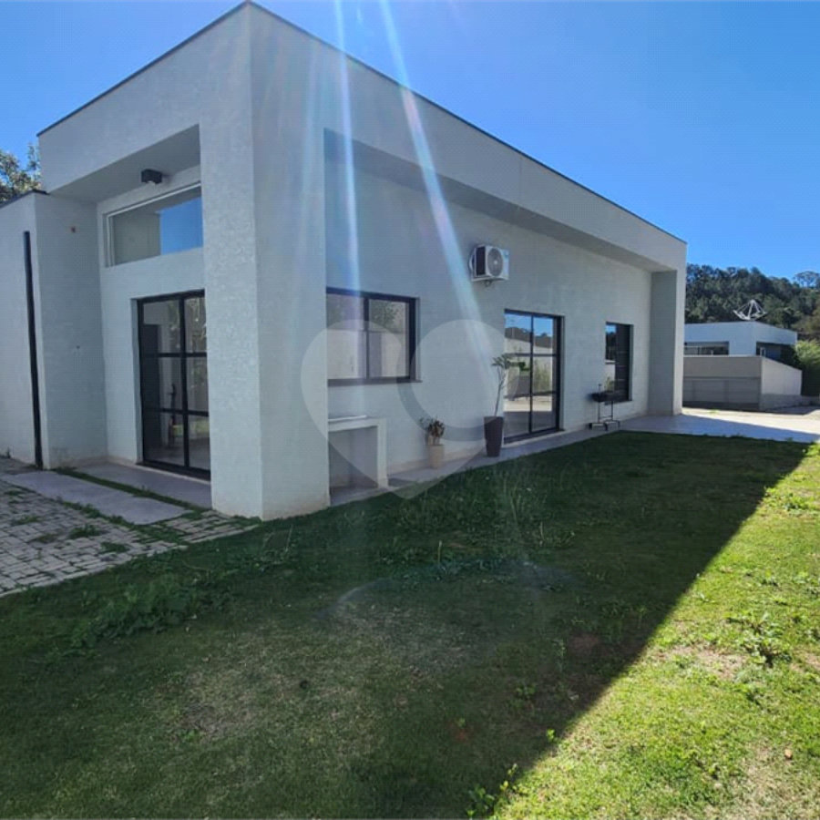 Casa para alugar com 3 quartos, sendo 1 suíte, no condomínio Chácaras Brasil, Atibaia - SP