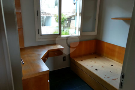 Casa à venda com 3 quartos, sendo 1 suíte, no condomínio Villaggio Dei Fiori, Louveira - SP