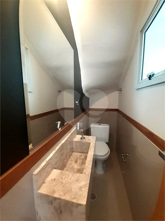 Casa à venda com 3 quartos, sendo 1 suíte, no condomínio Apeu, São Paulo - SP