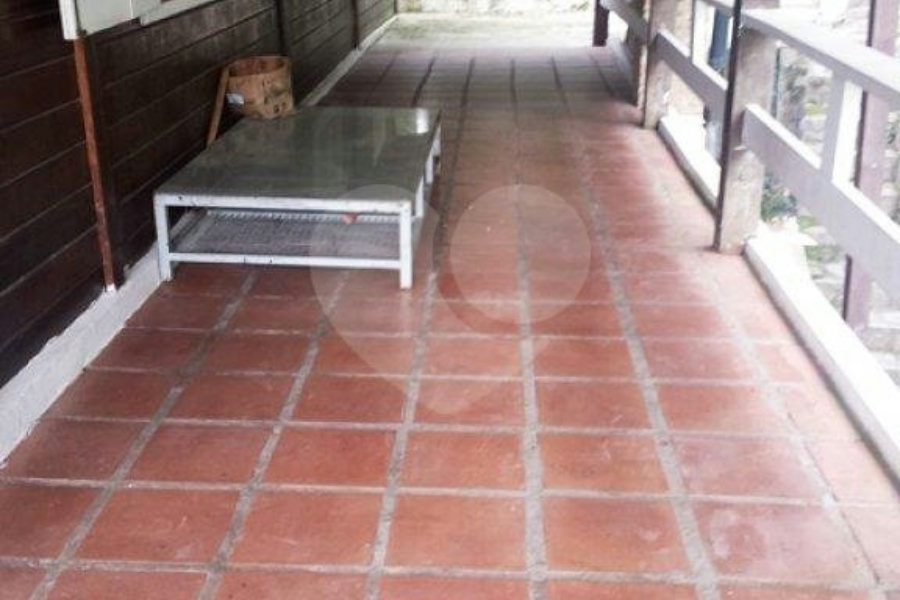 Casa à venda ou para alugar com 4 quartos, sendo 1 suíte, no condomínio Estrada Armando Barbosa ,6300, Mairiporã - SP