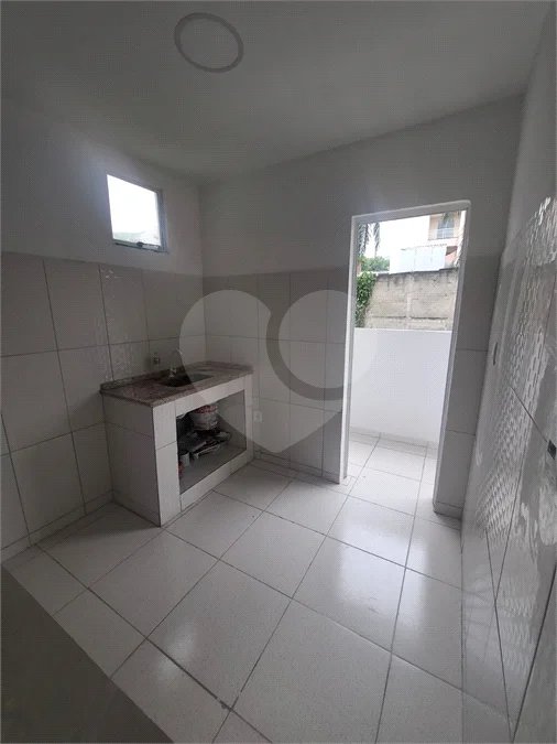 SOBRADO TIPO APARTAMENTO COM 1 QUARTO PARA LOCAÇÃO 42m² - SANTISSIMO