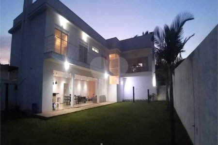 Casa à venda com 5 quartos, sendo 4 suítes, no condomínio Village Saint Charbel, Araçoiaba da Serra - SP