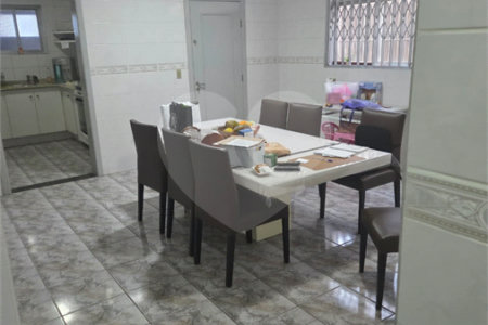 Sobrado à venda com 4 quartos, sendo 1 suíte, em Vila Graciosa, São Paulo, SP