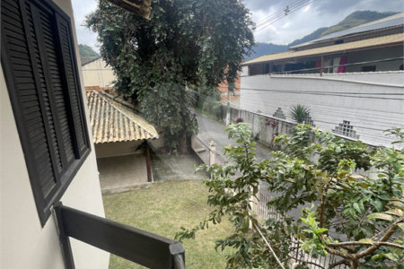 Casa à venda com 5 quartos, sendo 3 suítes, no condomínio Recanto das Palmeiras, Rio de Janeiro - RJ