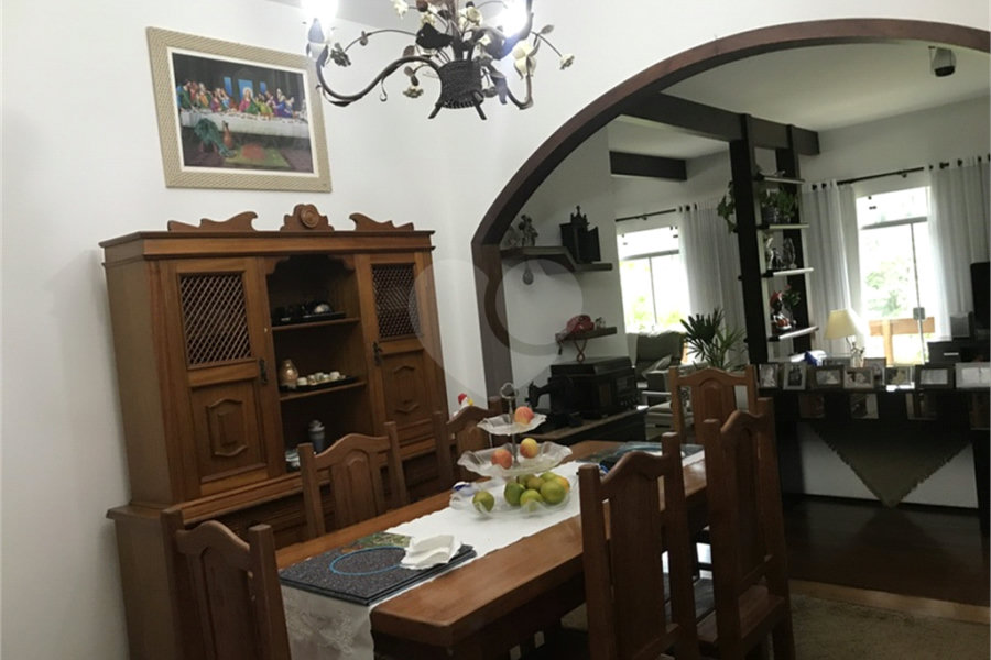 Sobrado à venda com 3 suítes em Serra da Cantareira, Mairiporã, SP