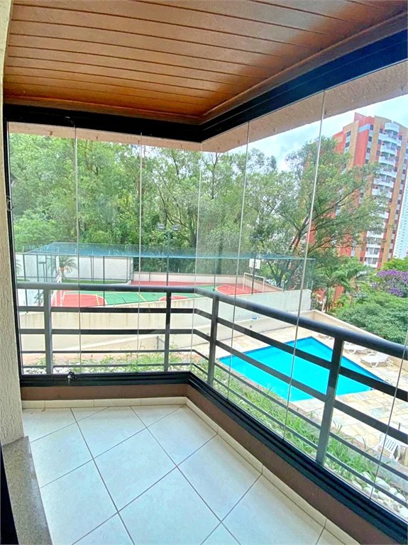 Apartamento à venda com 3 quartos, sendo 1 suíte,  em Vila Andrade, São Paulo, SP