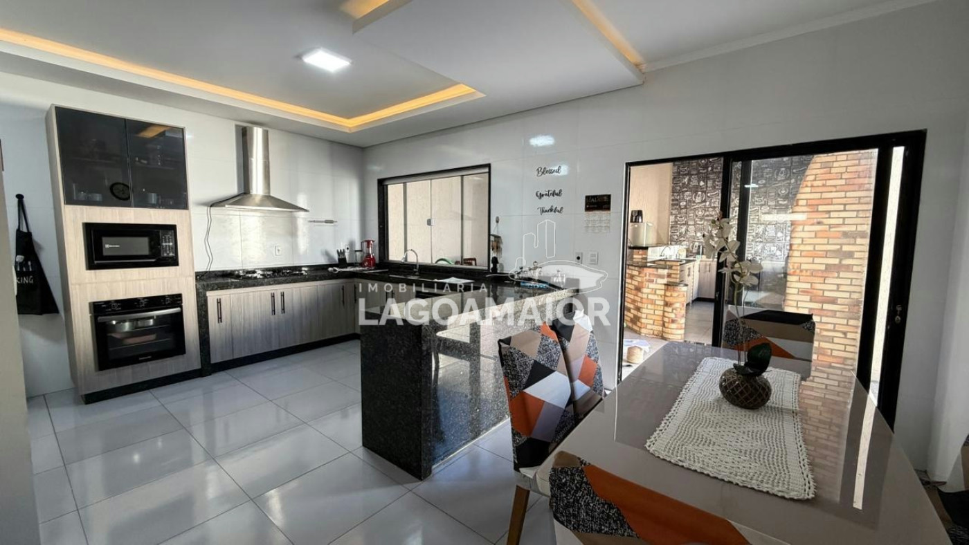 Casa à venda com 3 suítes em Jardim dos Ipes, Três Lagoas, MS