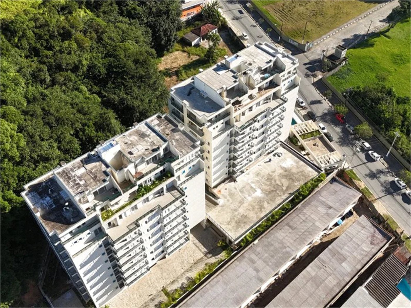 Apartamento à venda com 2 quartos, sendo 1 suíte,  no Centro, Bertioga, SP