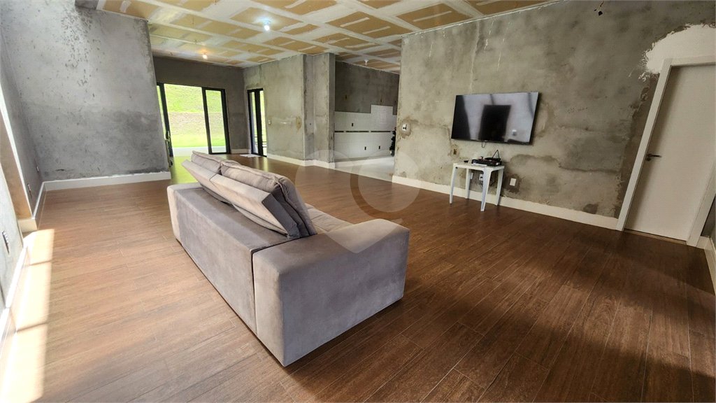 Casa à venda com 3 suítes no condomínio Residencial Jardim Primavera, Louveira - SP