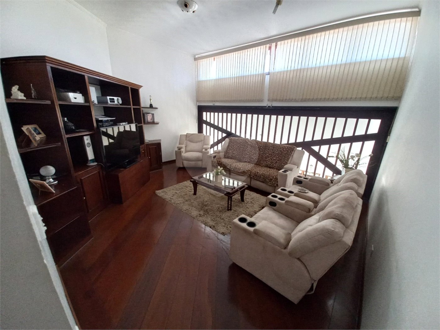 Casa à venda com 4 suítes no condomínio Aruã, Mogi das Cruzes - SP