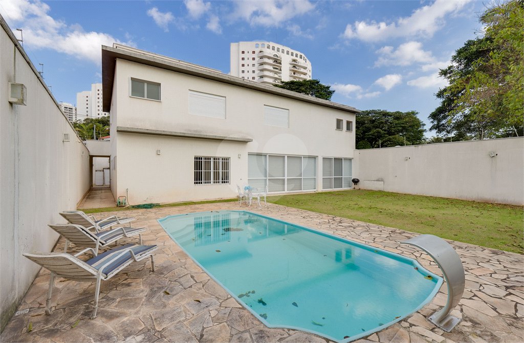 Sobrado à venda com 4 quartos, sendo 2 suítes,  em Granja Julieta, São Paulo, SP