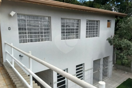 Casa à venda com 4 quartos, sendo 2 suítes, em Vila Petrópolis, Atibaia, SP