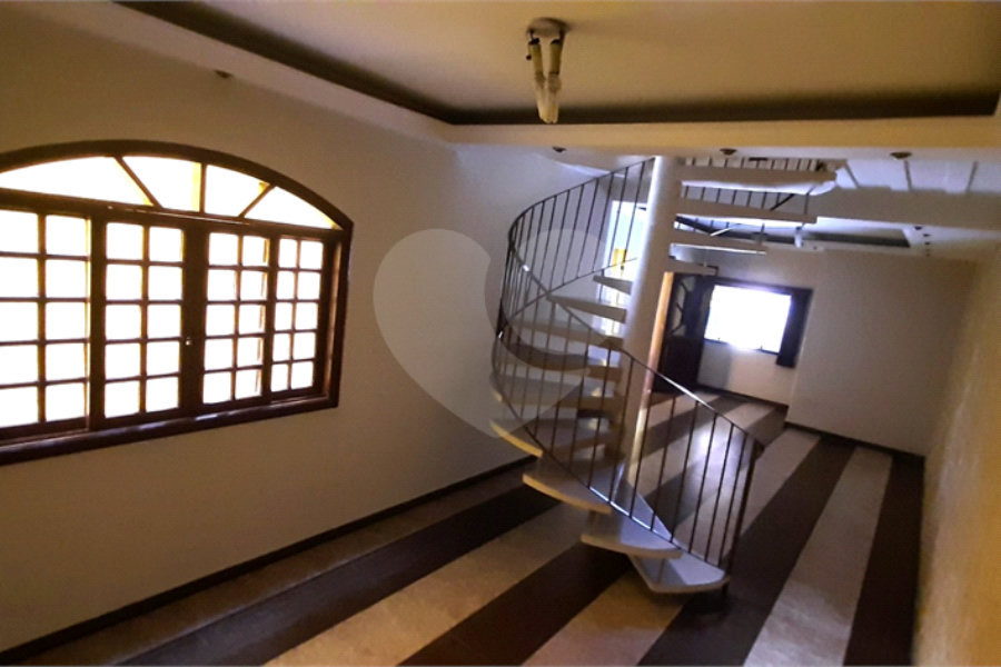 Sobrado à venda com 3 quartos, sendo 1 suíte, em Jardim Bom Clima, Guarulhos, SP