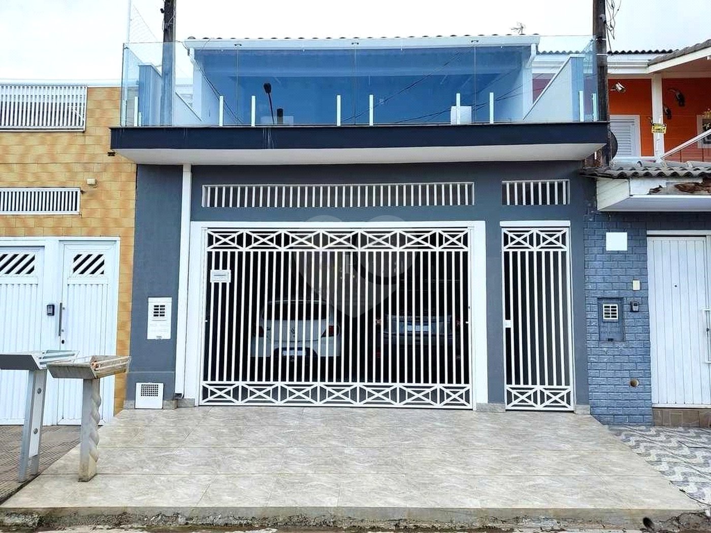 Sobrado à venda com 3 quartos, sendo 1 suíte,  em Residencial Colinas, Mogi das Cruzes, SP