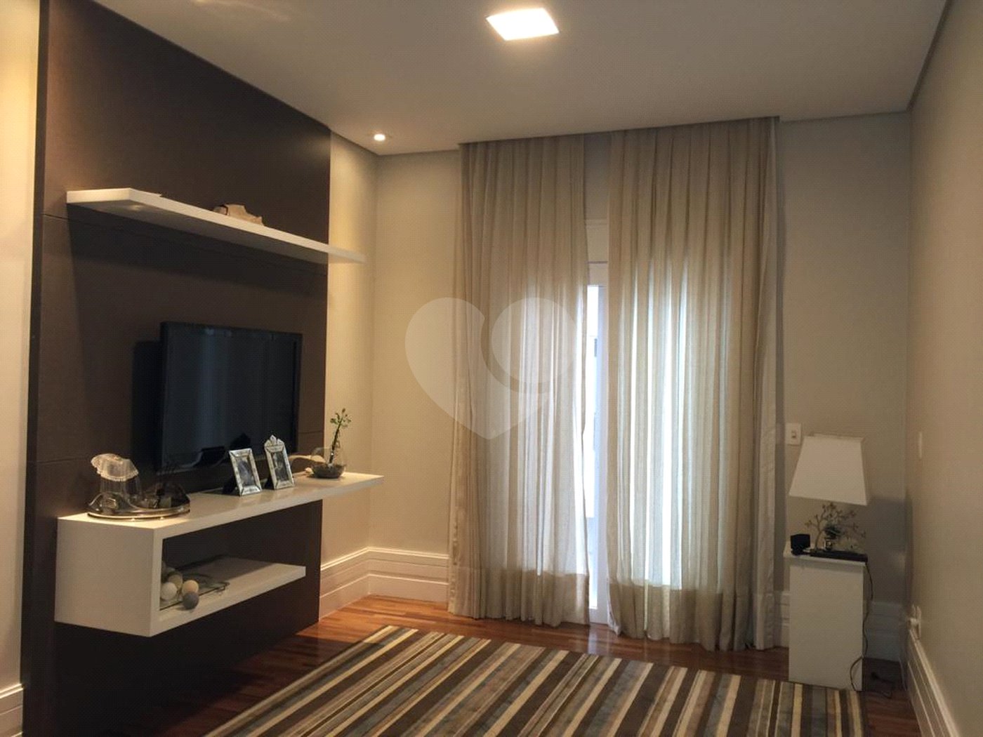 Casa à venda ou para alugar com 4 suítes no condomínio Suíça da Cantareira, Mairiporã - SP
