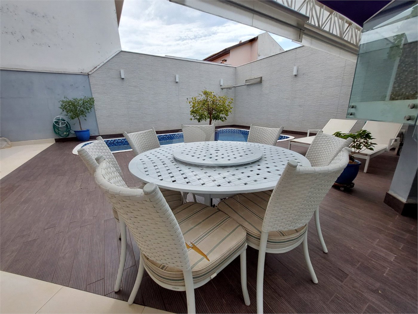 Casa à venda com 4 suítes no condomínio Granja Olga II, Sorocaba - SP