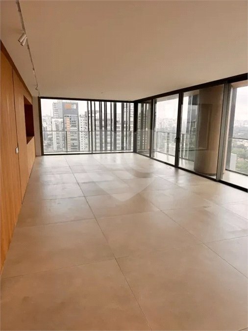Apartamento para alugar com 4 quartos, sendo 3 suítes, em Pinheiros, São Paulo, SP