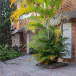 Casa à venda com 6 dormitórios, 3 suítes, piscina, área gourmet, hidromassagem, lareira, varanda e 6 vagas de garagem. Conforto e lazer para toda a família!