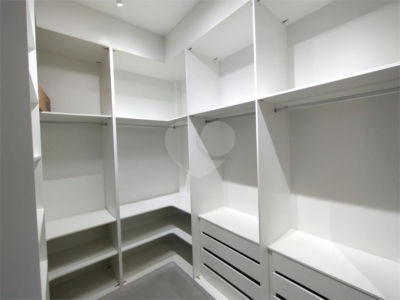 Casa à venda com 3 suítes no condomínio Residencial Golden Ville, Itapetininga - SP