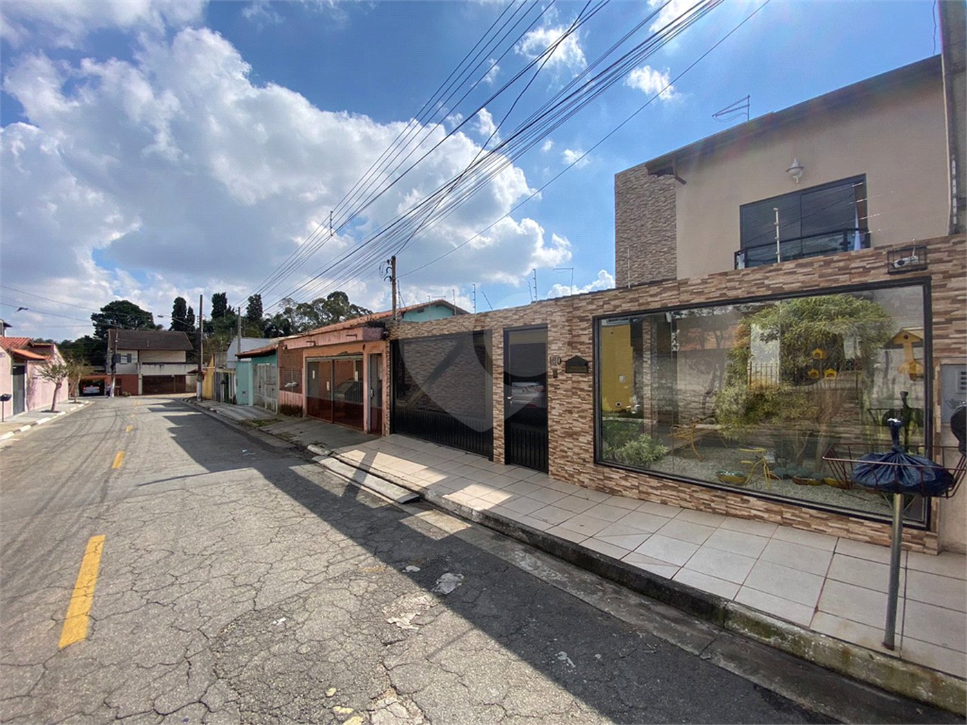 Sobrado à venda com 3 quartos, sendo 1 suíte,  em Jardim Modelo, Suzano, SP