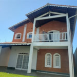 Sobrado à venda ou para alugar com 4 suítes em Balneário Arpoador, Peruíbe, SP