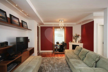 Casa à venda com 4 quartos, sendo 2 suítes, no condomínio Melbourne Residence, São Paulo - SP